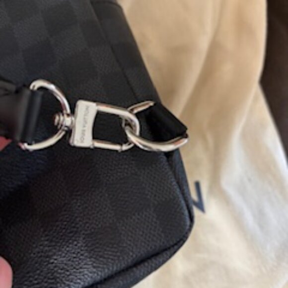 Louis Vuitton Damier Graphite Avenue Slingbag - Picture 2 of 12